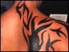 Schulter tribal tatoo